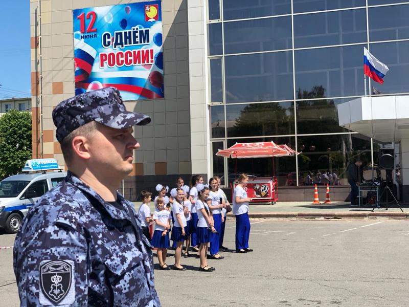 Росгвардейцы обеспечивали охрану правопорядка во время празднования Дня России