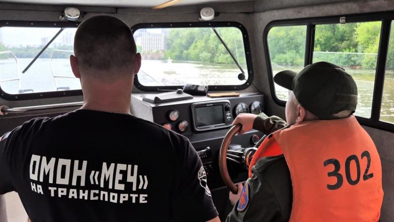 Сотрудники московского ОМОН Росгвардии провели экскурсию для кадета из Кемерово