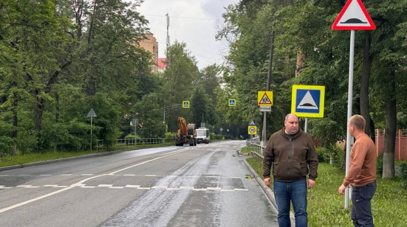 Кирилл Кудряшов, как куратор проекта «Безопасные дороги» провел рейд по контролю за пешеходными переходами в летний период