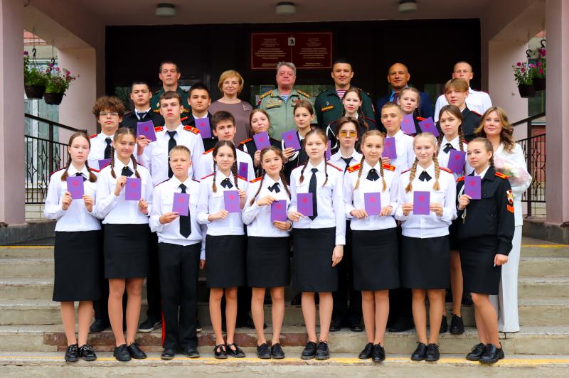 Росгвардейцы поздравили выпускников подшефного класса с окончанием школы в Йошкар-Оле