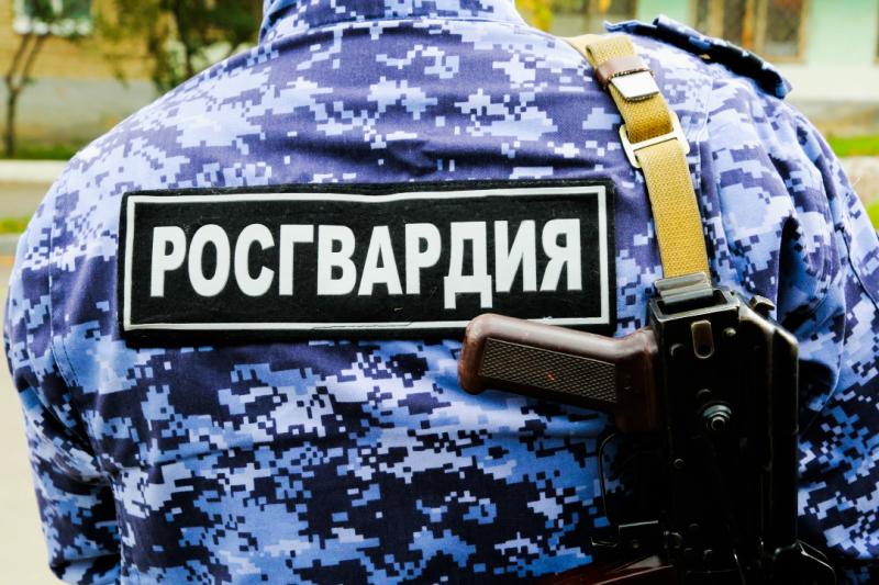 Росгвардейцы задержали предполагаемого виновника, который повредил имущество жительницы Ленинска-Кузнецкого