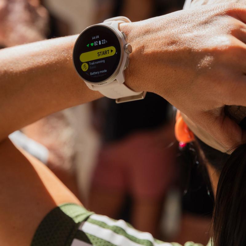 Компания Suunto анонсировала компактные часы Suunto Race S с дисплеем AMOLED и полным спортивным функционалом - уменьшенную версию популярной модели Suunto Race