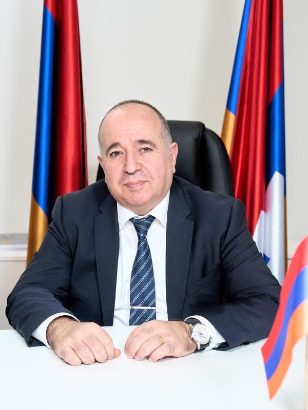 Лидер движения и партии «Всеармянский фронт» Аршак Карапетян поздравил с днем конституции Армении