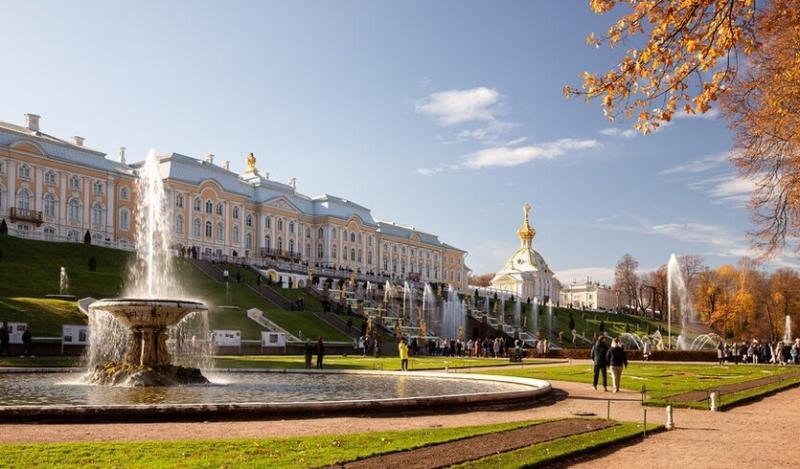 Петергоф остается лидером по продажам экскурсий и билетов в музеи в России
