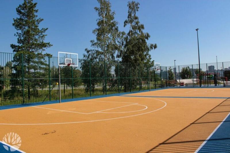 В парке «Арена» в Новосибирске открыли новую баскетбольную площадку