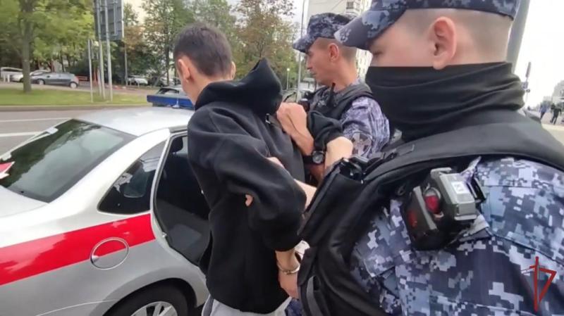 Московские росгвардейцы задержали мужчину по подозрению в нанесении ножевого ранения супруге