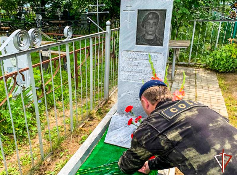 Сотрудники СОБР «Берсерк» почтили память боевого товарища, погибшего при исполнении служебного долга