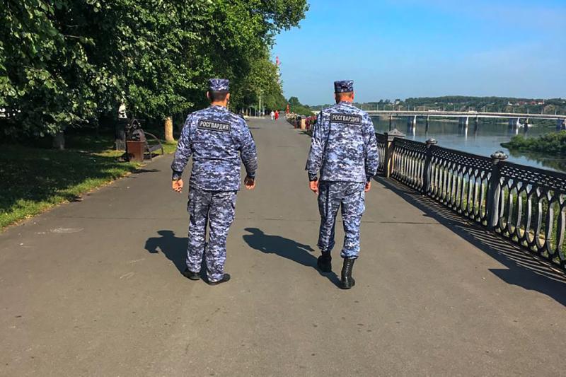 В Кузбассе сотрудники Росгвардии обеспечили общественный порядок и безопасность во время празднования Дня Военно-морского флота