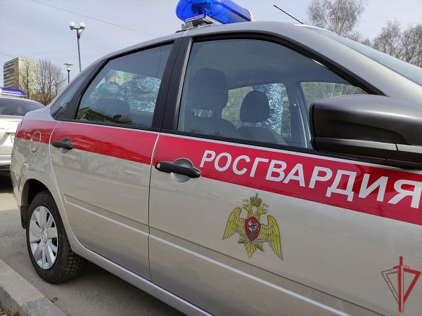 Московские сотрудники росгвардии задержали гражданина с поддельным документом