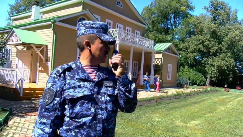 Сотрудники Росгвардии провели тренировку по задержанию грабителя в Лермонтовском музее-заповеднике «Тарханы»