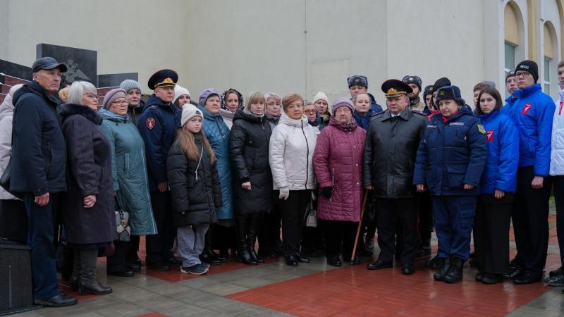 В Пензе сотрудники Росгвардии и УМВД России по Пензенской области встретились с родными и близкими погибших сослуживцев