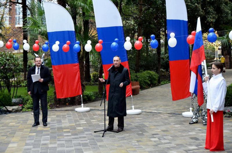 Депутат ЗСК Виктор Тепляков принял участие в открытии двух скверов в Центральном районе Сочи