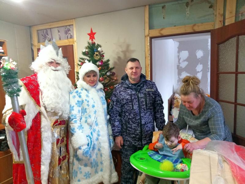 В Иркутской области сотрудники Росгвардии приняли участие в благотворительной акции «Ёлочка милосердия»