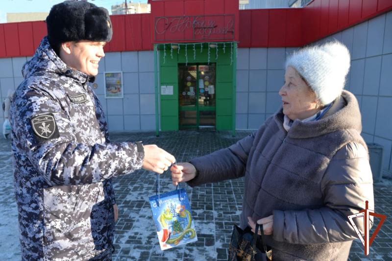 В Кургане представители Росгвардии поздравили матерей погибших воинов правопорядка с Рождеством Христовым