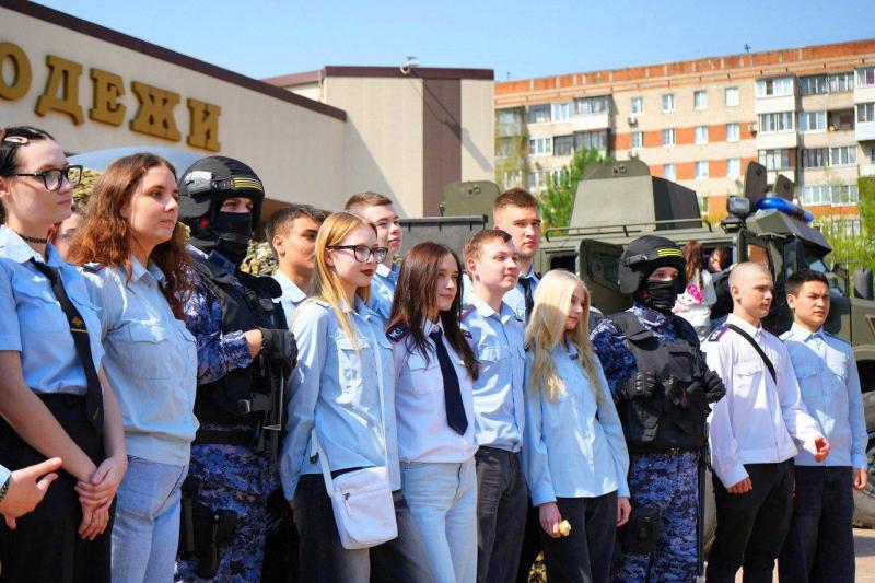 Подразделения военно-политической работы Росгвардии отмечают профессиональный праздник