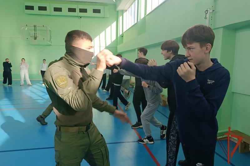 В Иркутске прошел «Урок с Чемпионом» для кадетов Росгвардии