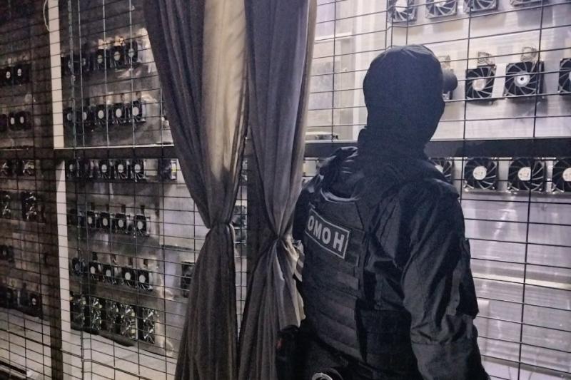 При поддержке ОМОН Росгвардии в Иркутске пресечена незаконная майнинговая деятельность
