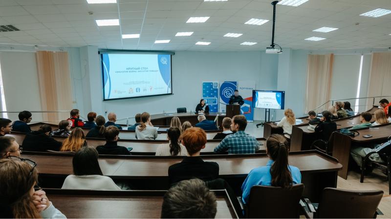 В Смоленске офицер Росгвардии принял участие в круглом столе, посвященном памяти о Великой Отечественной войне