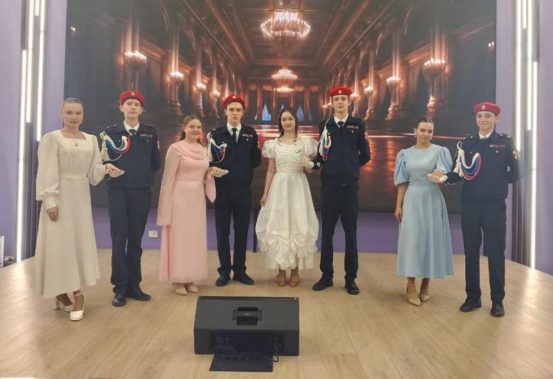 В Мордовии подшефные кадеты Росгвардии приняли участие в кадетском балу