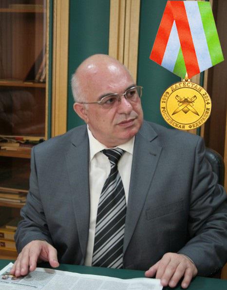 Член дагестанского штаба ОНФ Ильман Алипулатов награжден Почетной грамотой и медалью Народного ополчения