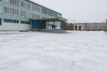 Амурские активисты ОНФ добиваются ремонта асфальтового покрытия территории благовещенской школы