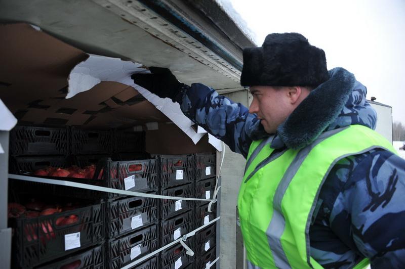 Смоленскими таможенниками пресечен ввоз в Россию 57 тонн санкционных товаров