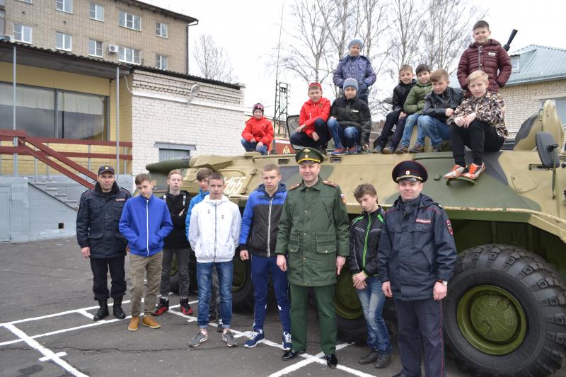 Военная прокуратура организовала для детей экскурсию в воинскую часть